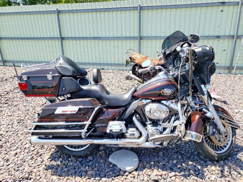 2011 Harley-Davidson FLHTCU