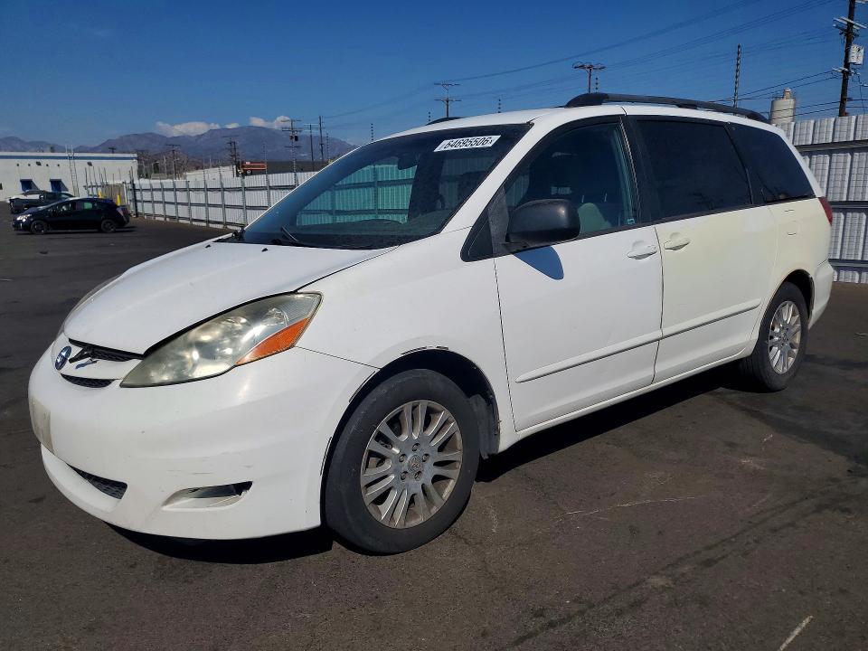 2010 Toyota Sienna Le 8-Passenger